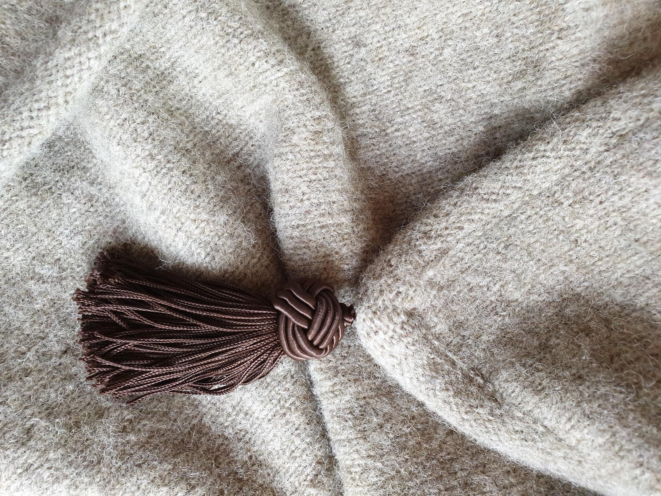 Nahaufnahme einer Textilie aus Kaschmir Wolle